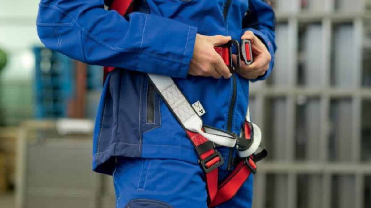 Scopri di più sull'articolo Imbracatura di sicurezza: come funziona e quando è indispensabile